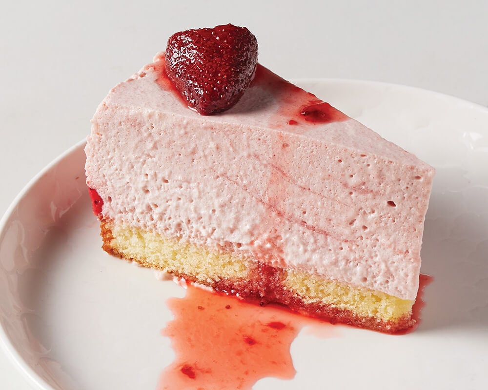 STRAWBERRY MOUSSE CAKE